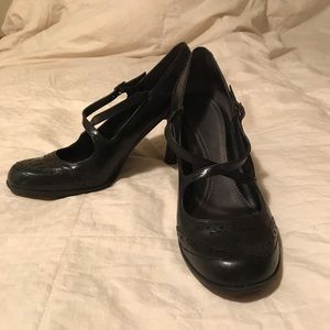 Nine West black leather heels. EUC. Size 9.5.